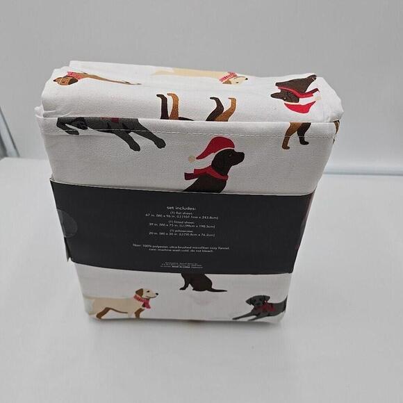 Winter Wonderlane Three-piece Flannel Sheet Set. Labrador‎ Dogs Twin - Picture 5 of 6